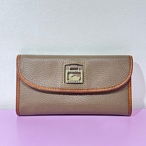 Dooney & Bourke Taupe Leather Continental Clutch Wallet